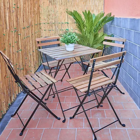 Benedettini Centre - With Cozy Private Patio Apartment